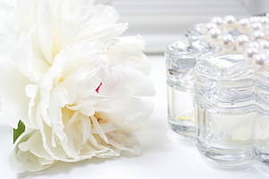 White peony, crystal box, necklace