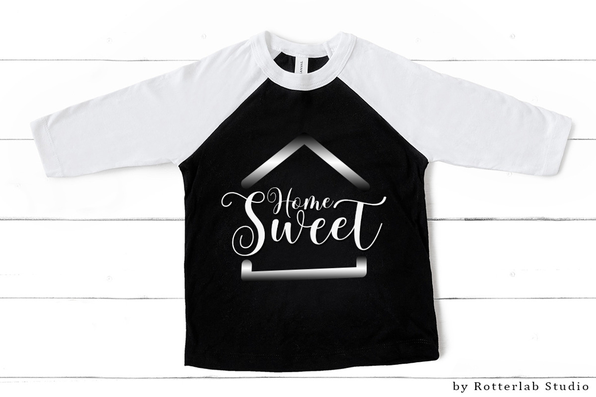 Family Queen, a Script Font by Rotterlab Studio (Photo 9 of 10)