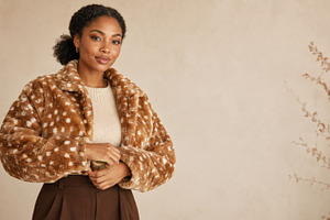 Young woman wearing fall fashion in, a Photo by Dvoevnore photos