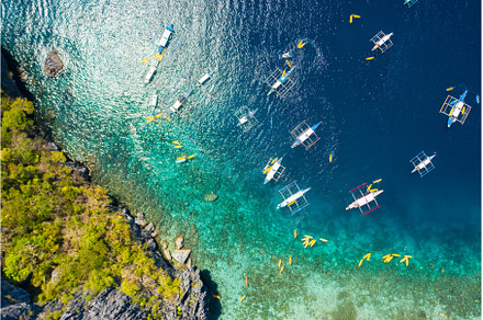 top down view of tourist boats close, a Nature Photo by Igor Tichonow