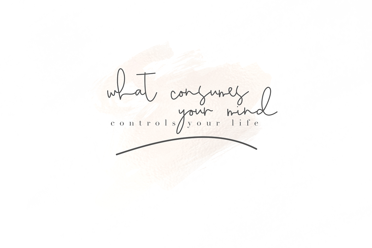 Chic - Handwritten Script Font preview 4