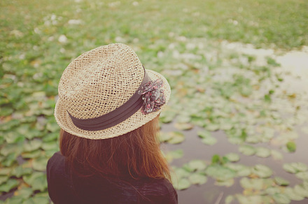 Girl wearing summer hat preview 6