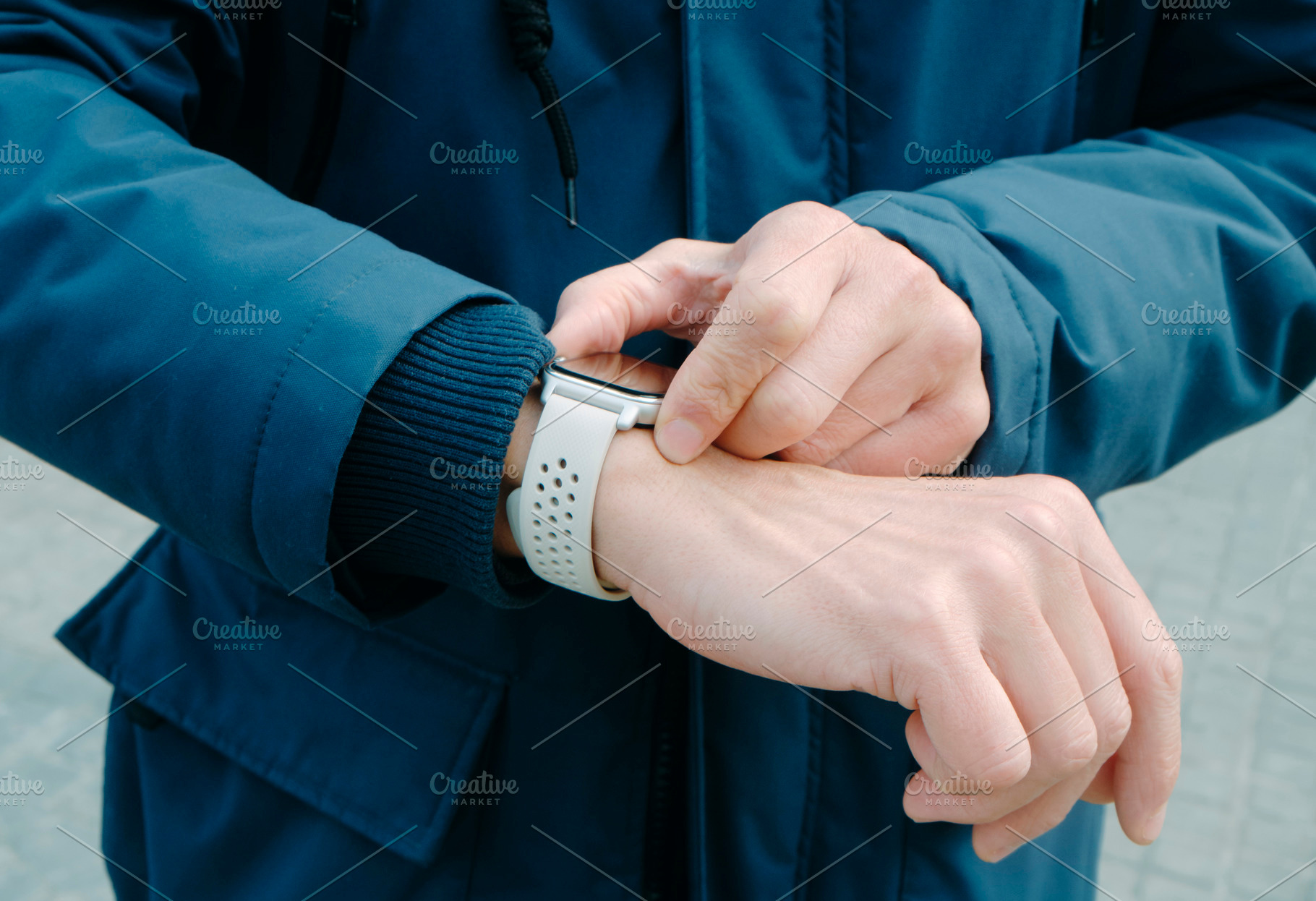 man activates the GPS tracker of his smartwatch, a Photo by Nito