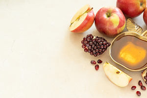 Rosh hashanah concept - honey, pomegranate and apples