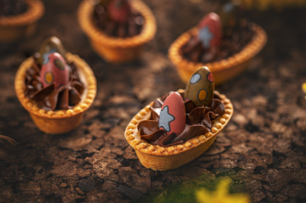 Sweet tartlets with chocolate cream, a Background Photo by Grafvision photography