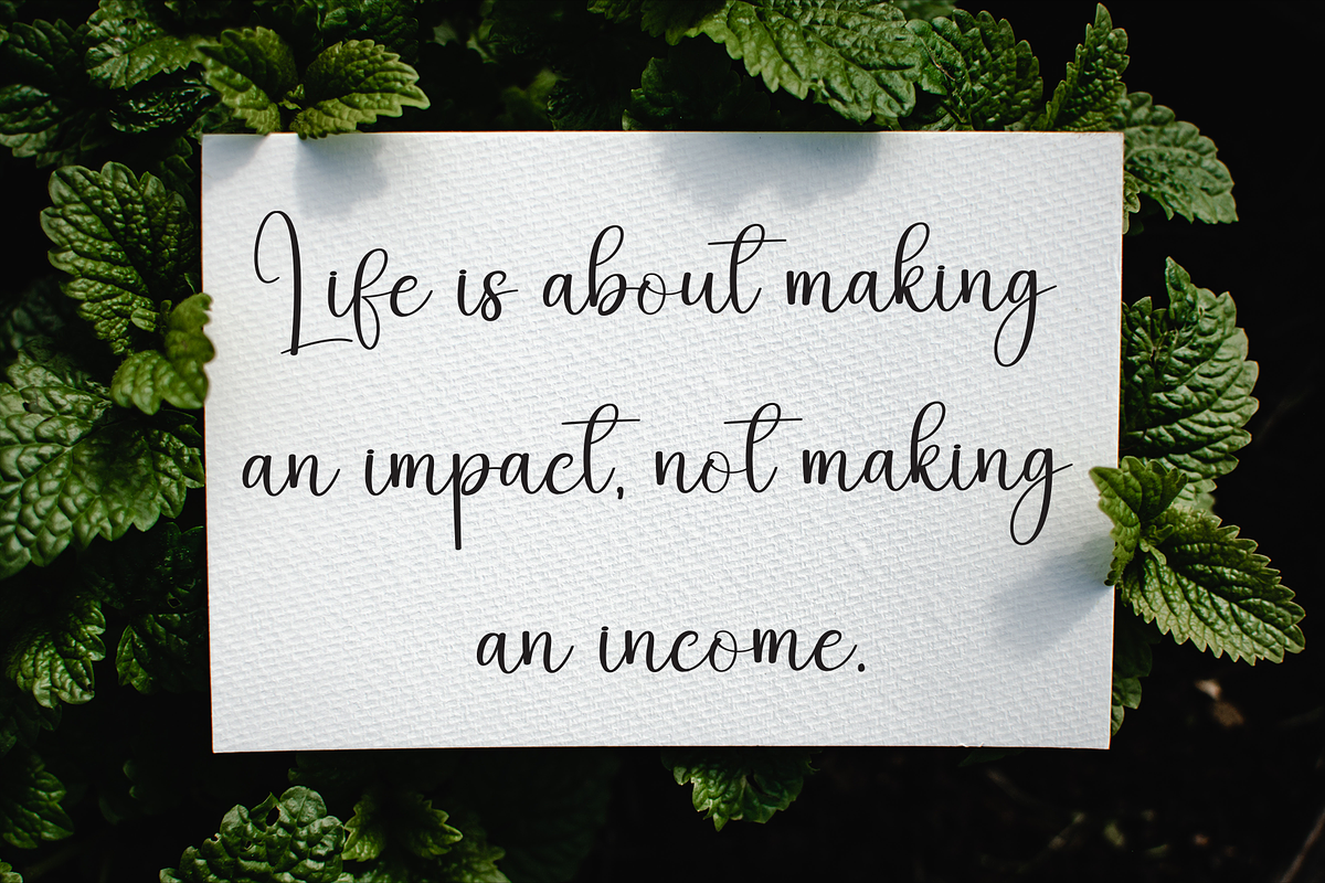 Starford | Script Font, a Handwritten Font by Scratchones (Photo 3 of 9)