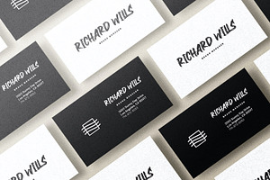 Ronald Charis - Textured Brush Font