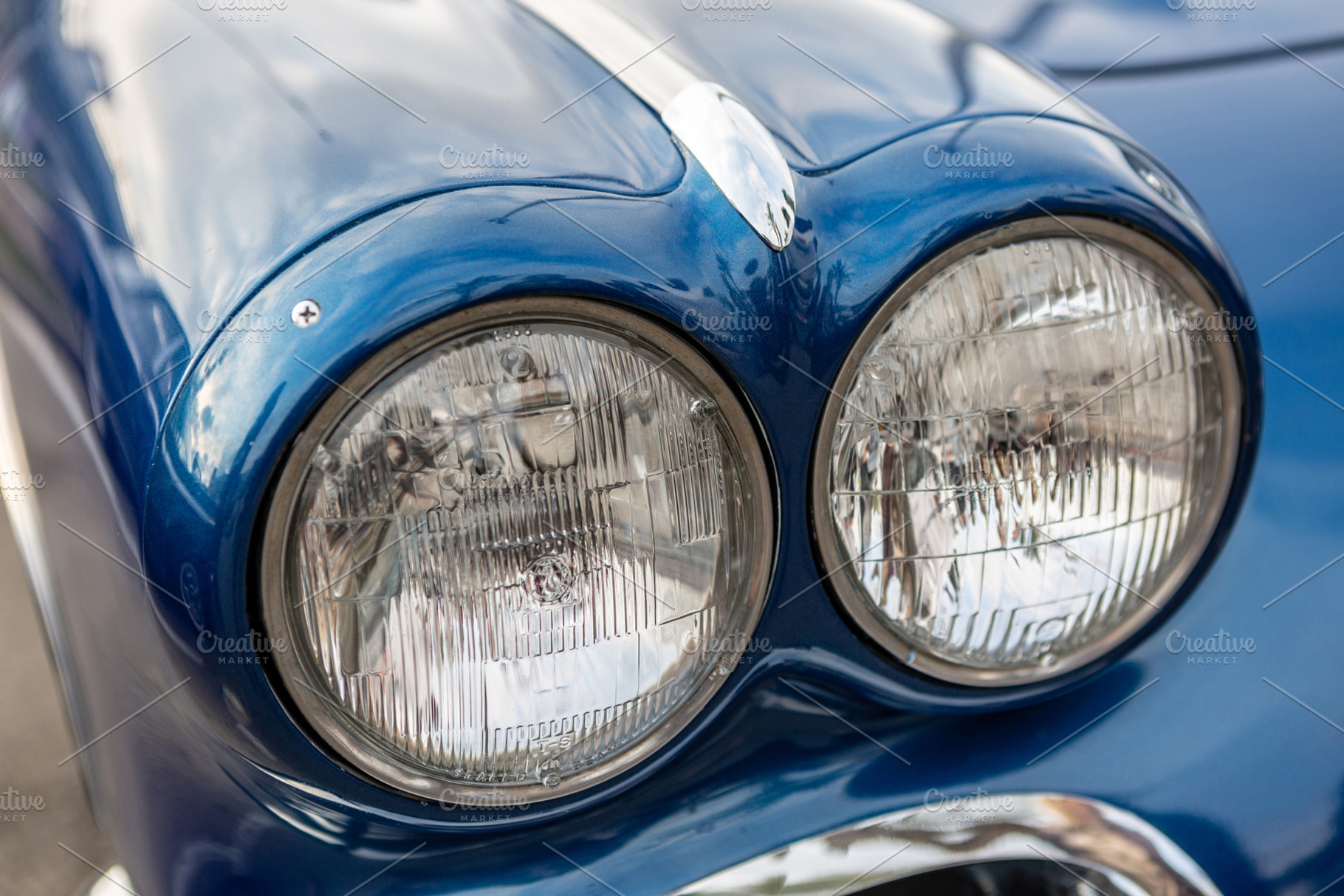 Fragment of a vintage car - headligh, a Wallpaper Photo by Photo Kaminski