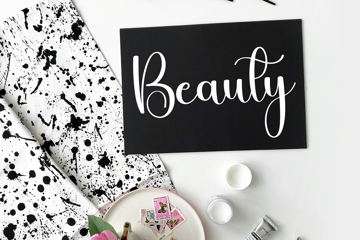Farmhouse, a Handwritten Font by InermediaSTUDIO (Photo 4 of 7)