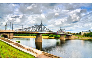 Old Iron Bridge across the Volga, an Architecture Photo by Leonid Andronov