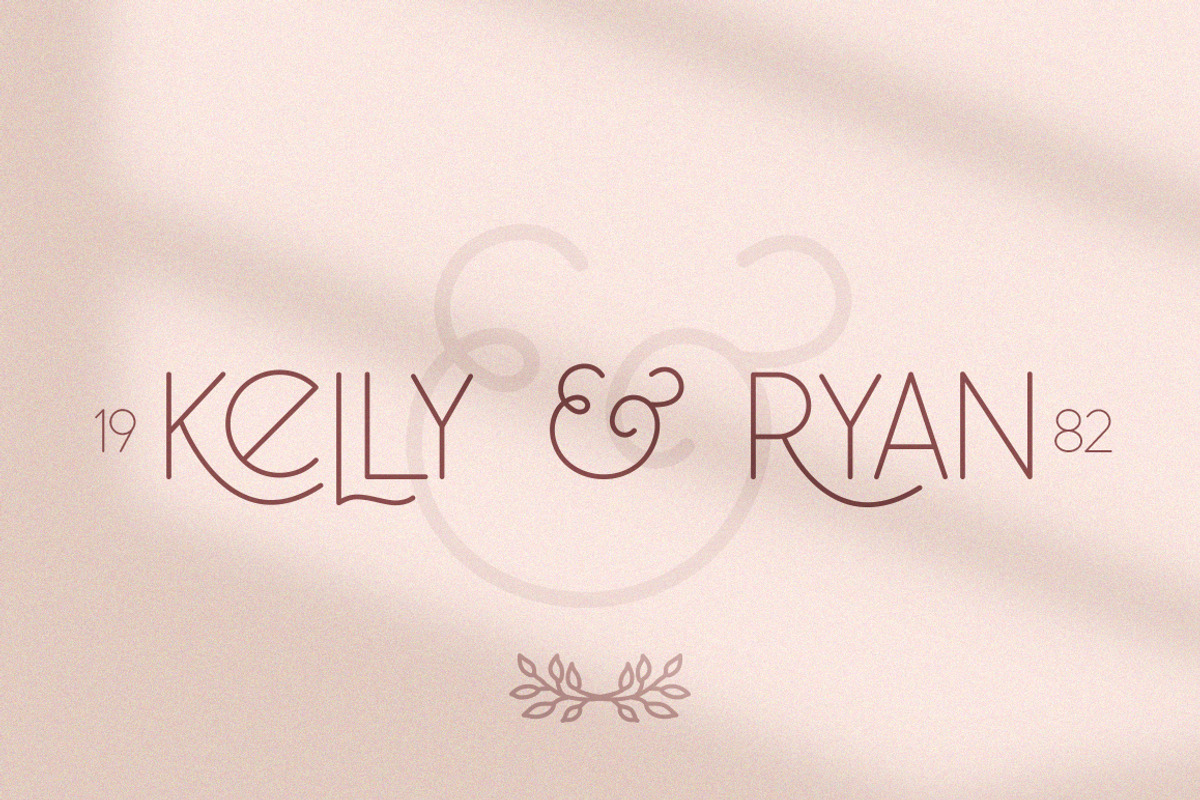 Le Royale Font preview 3