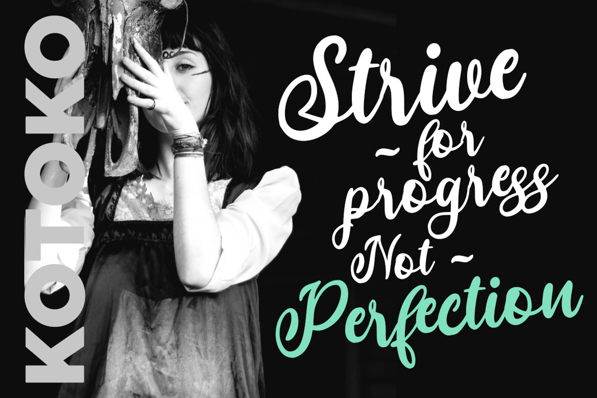 Jhaqlyn Modern Advertisement Font preview 3