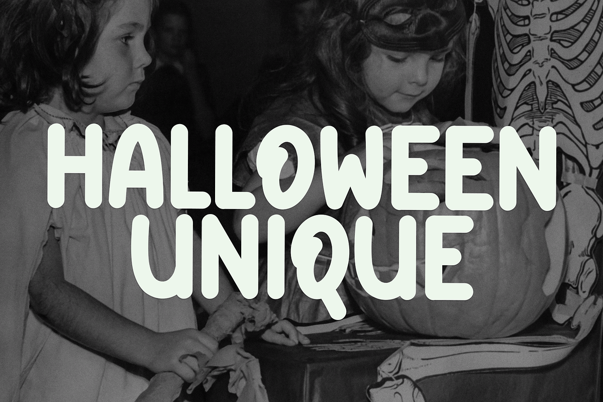October, a Script Font by InermediaSTUDIO (Photo 5 of 7)