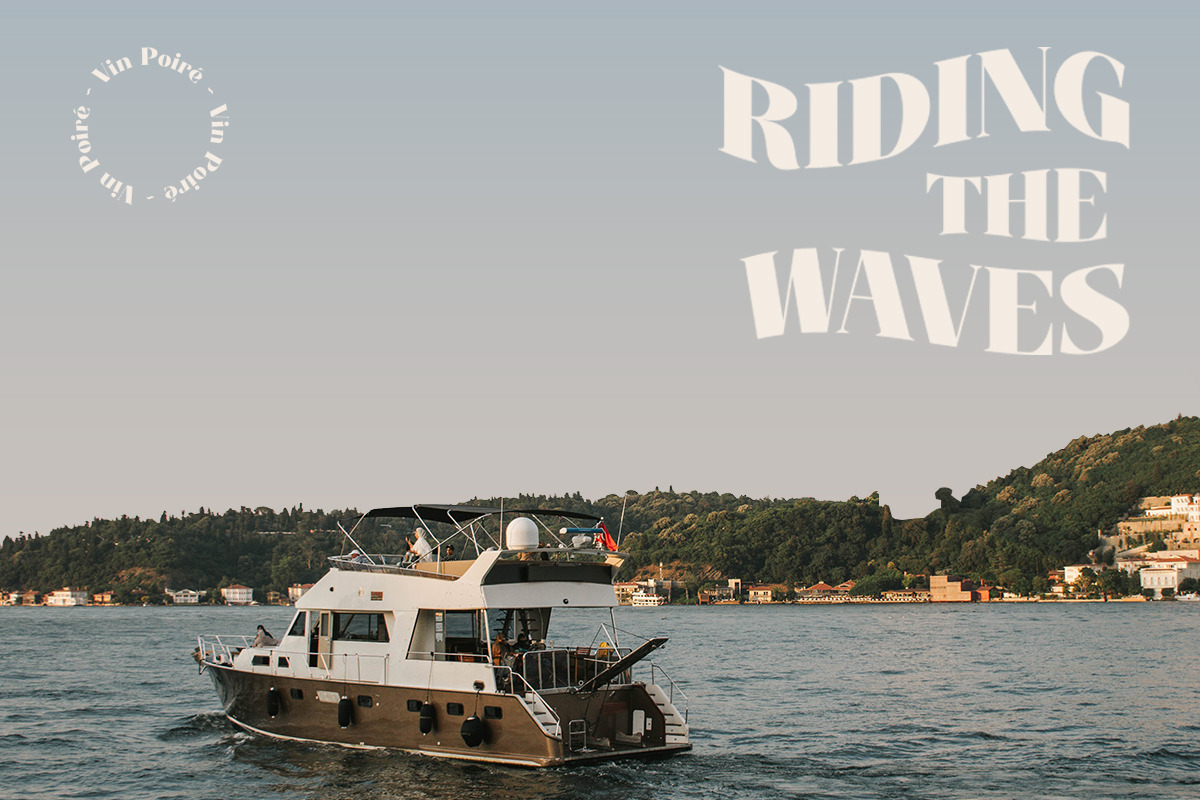VinPoiré - Vintage font, a Serif Font by ClevUs (Photo 2 of 12)