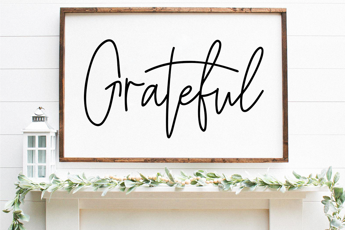 Saturday - Signature Script Font preview 3