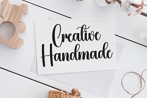 Cloudy Script Font