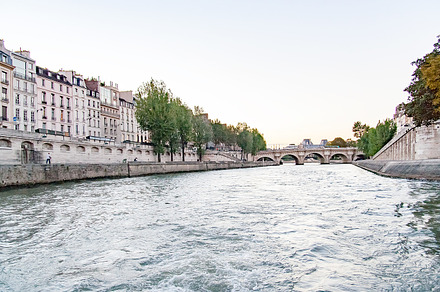Walking and sightseeing in Paris