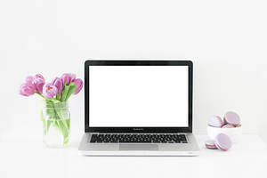 Tulips + Macbook Pro Mockup 