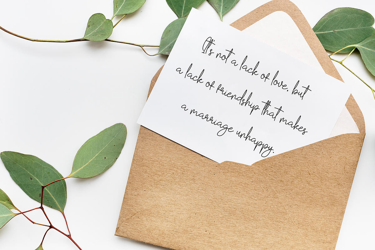 Dellinda Signature | Script Font, a Handwritten Font by Scratchones (Photo 5 of 8)