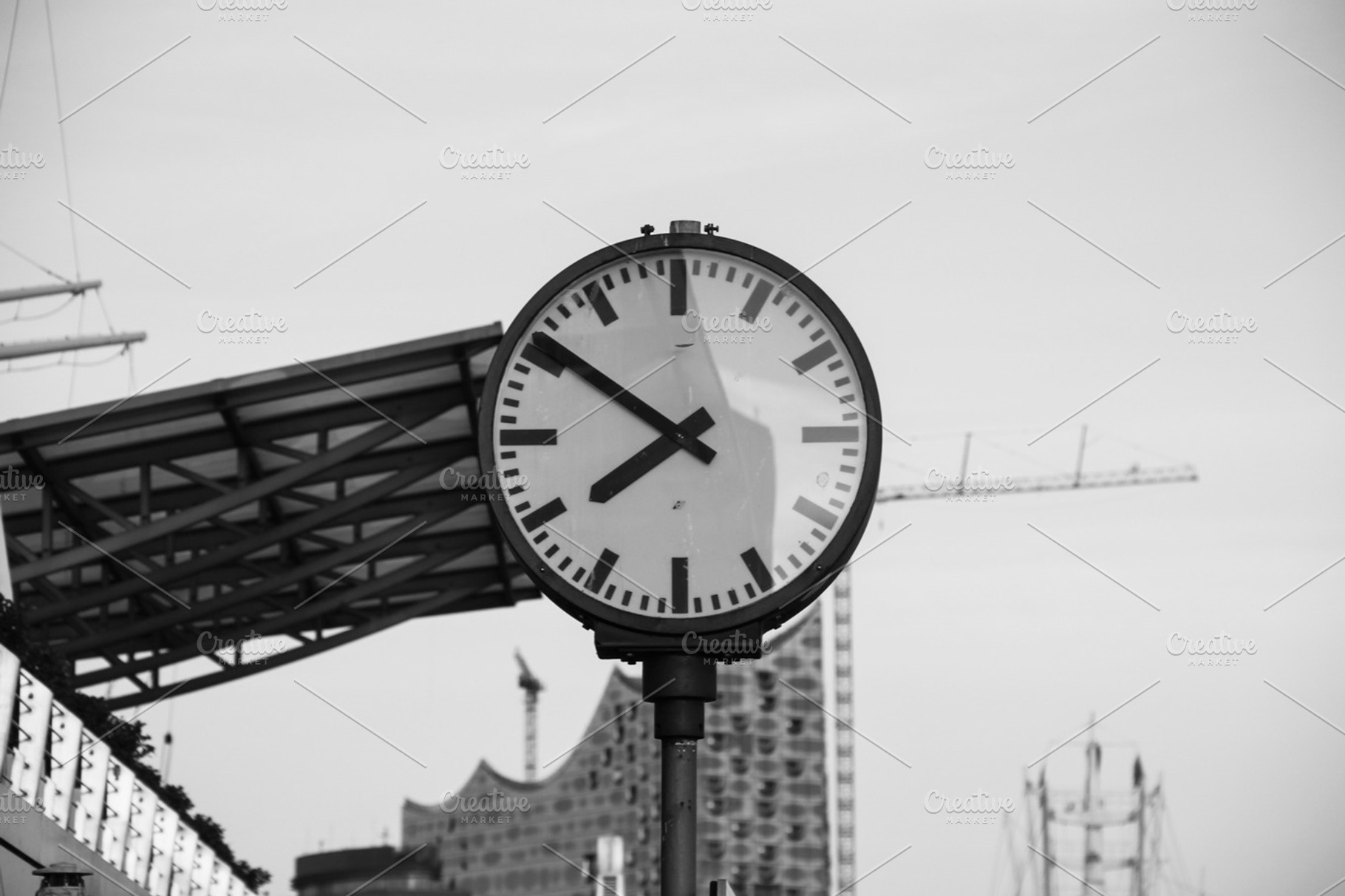 Port Clock, an Architecture Photo by Bridise