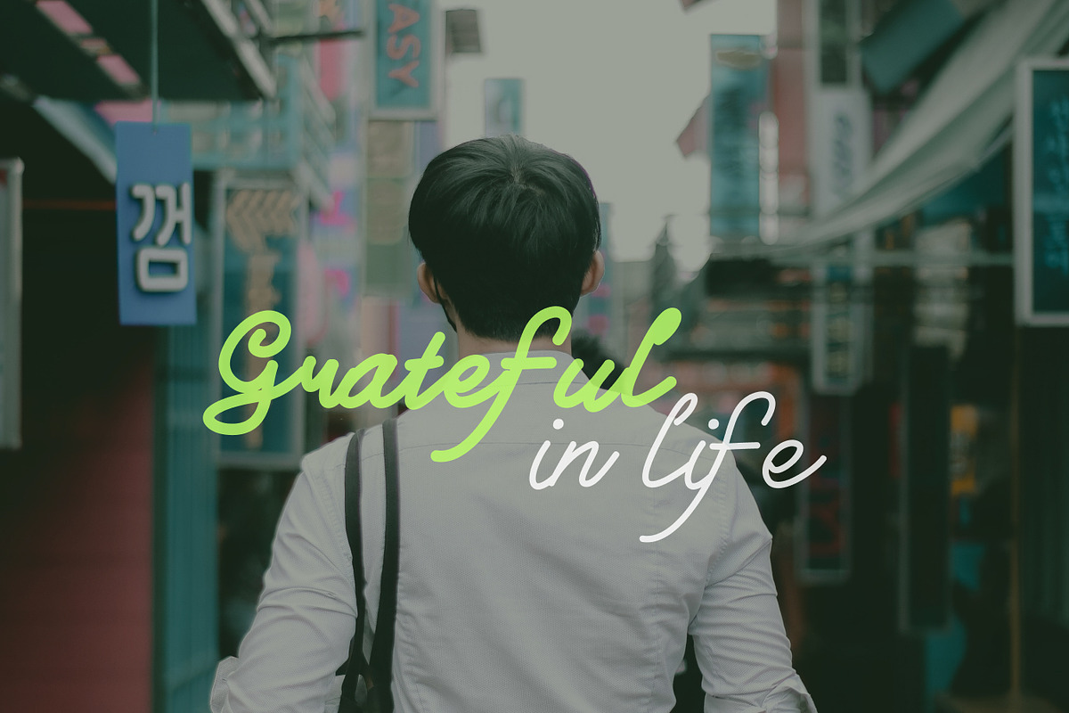 WooSeong - a Script Handwritten Font, a Handwritten Font by BeadyLab (Photo 3 of 9)