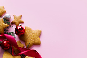 Christmas background with star gingerbread cookies, red baubles