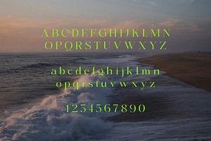 AQUA - Unique Serif