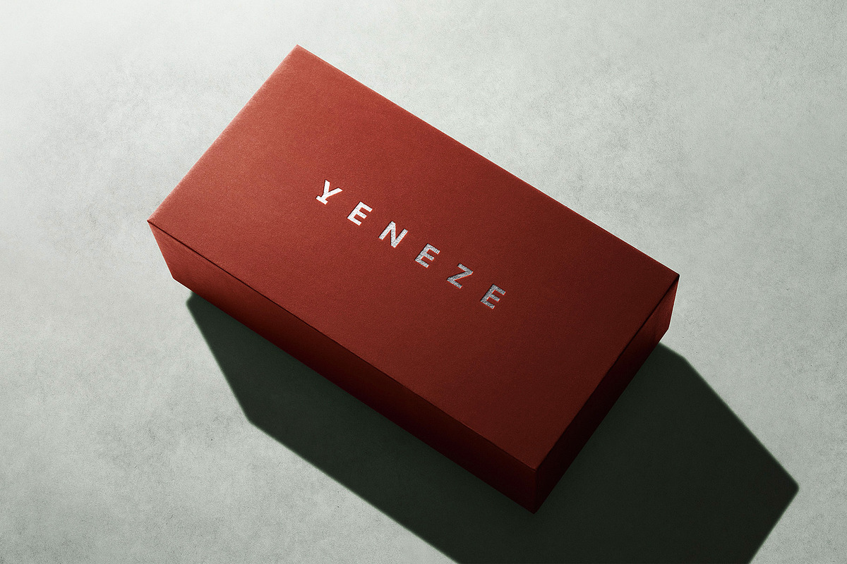 Logo Mockup Luxury Box, a Product Mockup by Asylab (Photo 3 of 5)