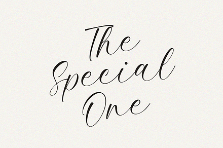 Thundra – Elegant Calligraphy Font