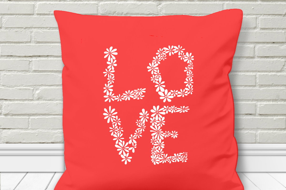 Chamylle Decorative Font preview 6