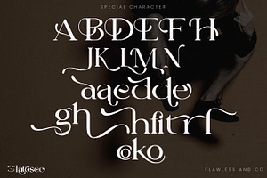 Latosce - Elegant Serif Font