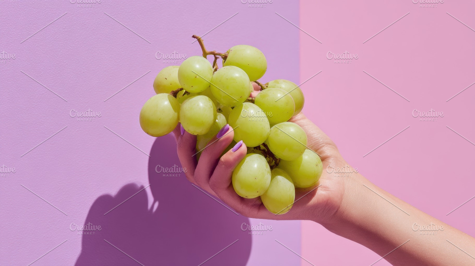 Green grapes held against two colors, a Photo by Beautiful things