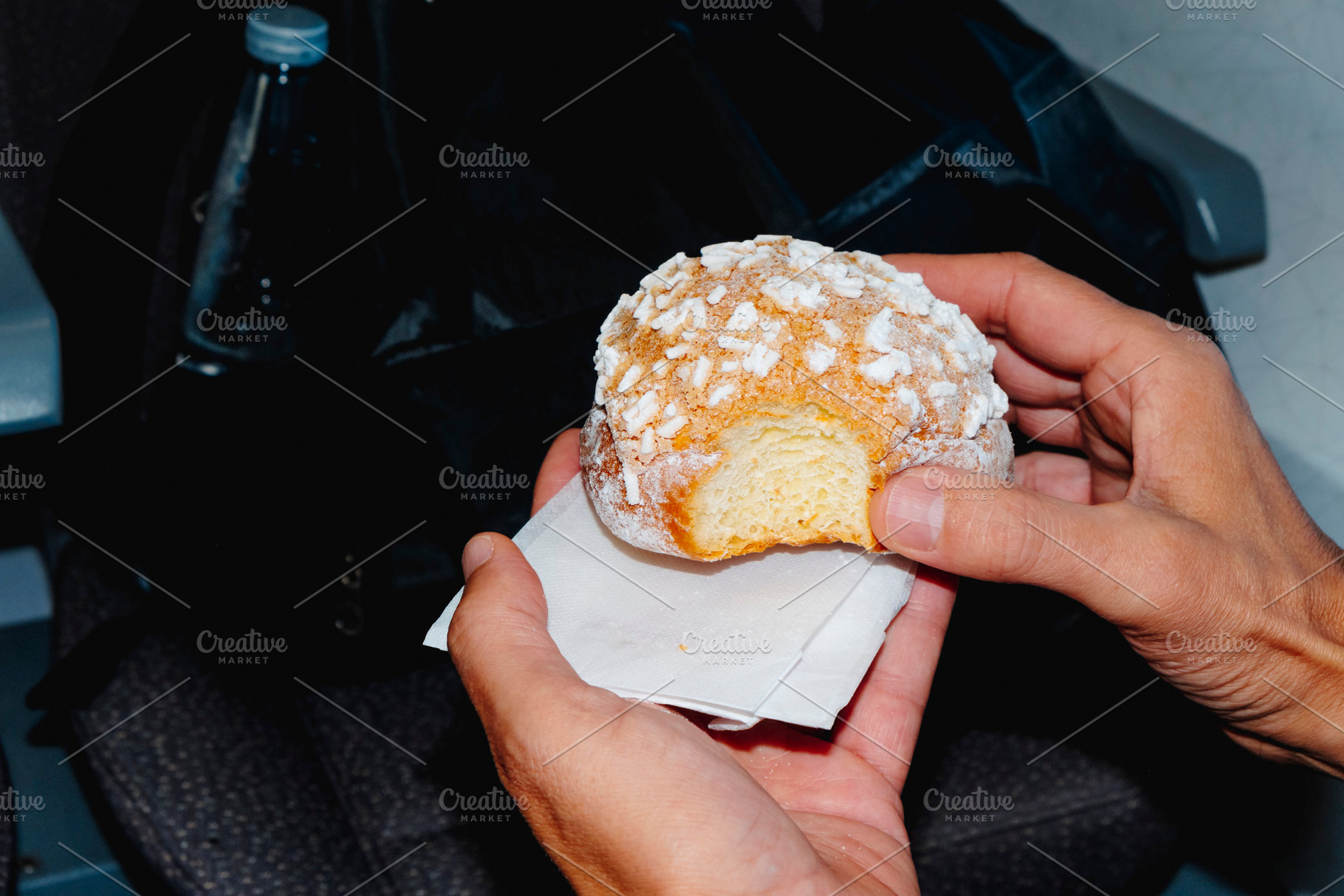 man holding a brioche con granella di zucchero, a Photo by Nito