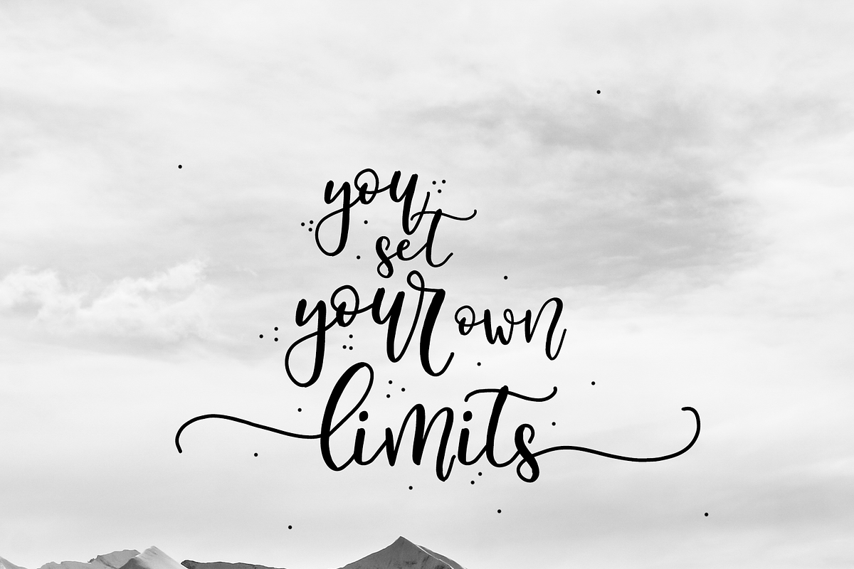 Oui, Mon Cheri Font preview 8
