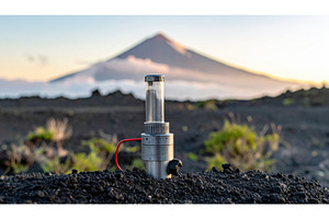A seismic sensor installed on dark, a Technology Photo by Igor Tichonow