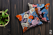 Bold Retro Flowers Seamless Pattern, a Pattern Graphic by Creative Store (Thumbnail 3 of 5)