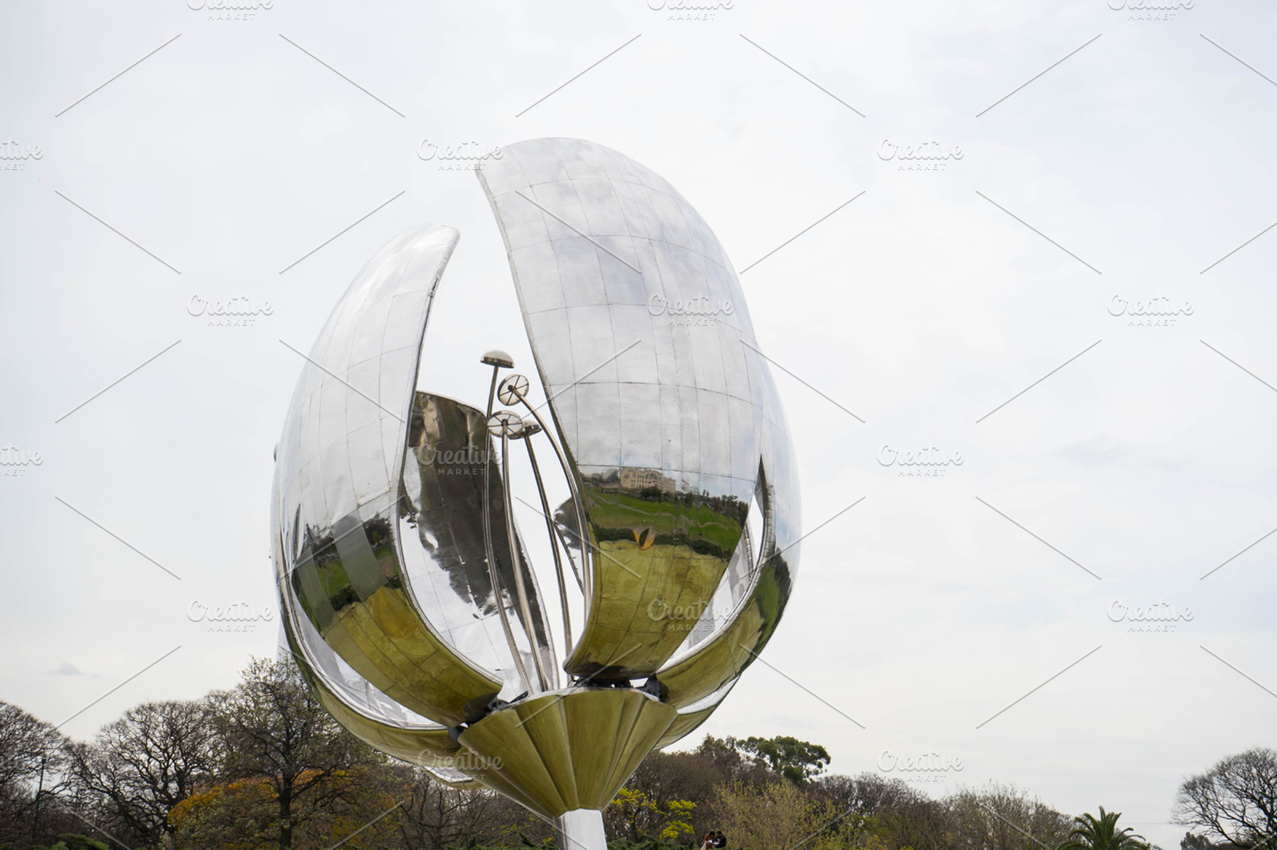 Floralis Generica's sculpture, an Architecture Photo by davidalca