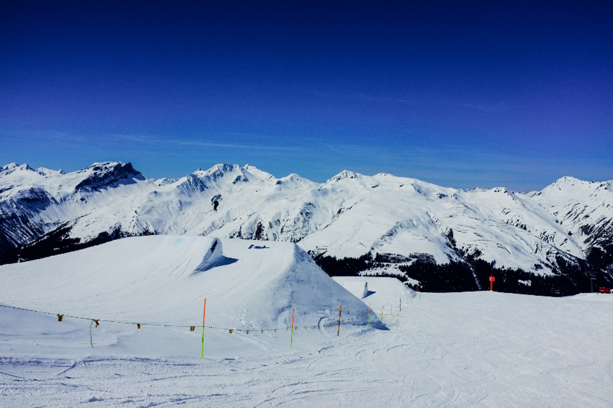 Snowboarding in Alps, Switzerland, a Sports & Recreation Photo by julia.karpacheva (Photo 2 of 2)