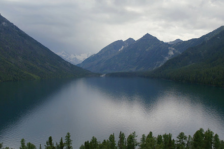 Multin lakes in middle of mountains, a Nature Photo by TravelFlow