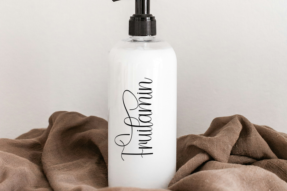 Justifies Christmas, a Handwritten Font by FreshTypeINK (Photo 5 of 8)