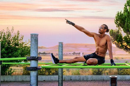 Man pointing to the sky in calisthen, a Sports & Recreation Photo by Perpis