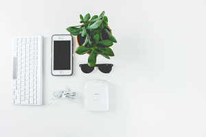 Flatlay Minimalist Geek Desk