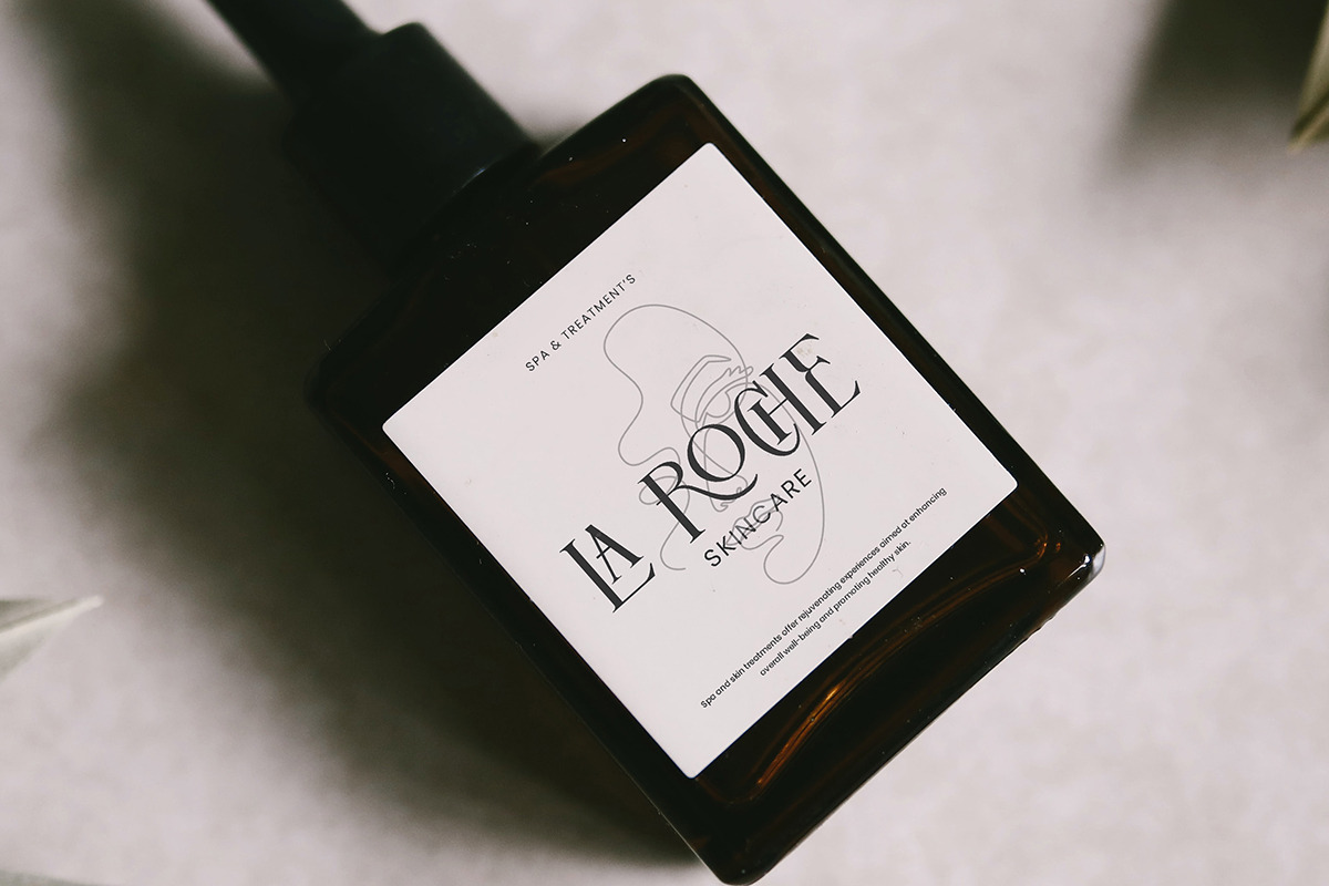 Fasrie - Ligature Serif Font, a Serif Font by Pandeka Studio (Photo 2 of 11)