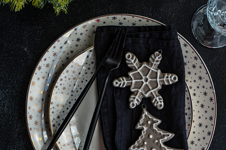 Christmas table setting, a Food & Drink Photo by Anna Bogush