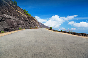 Road in Munnar, a Photo by saiko3p