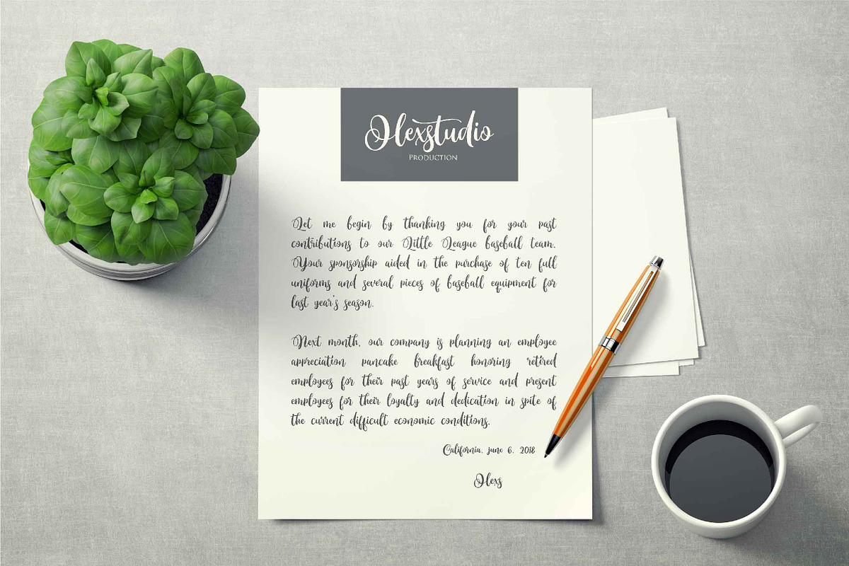 Monttassic - Luxury Script Font preview 5