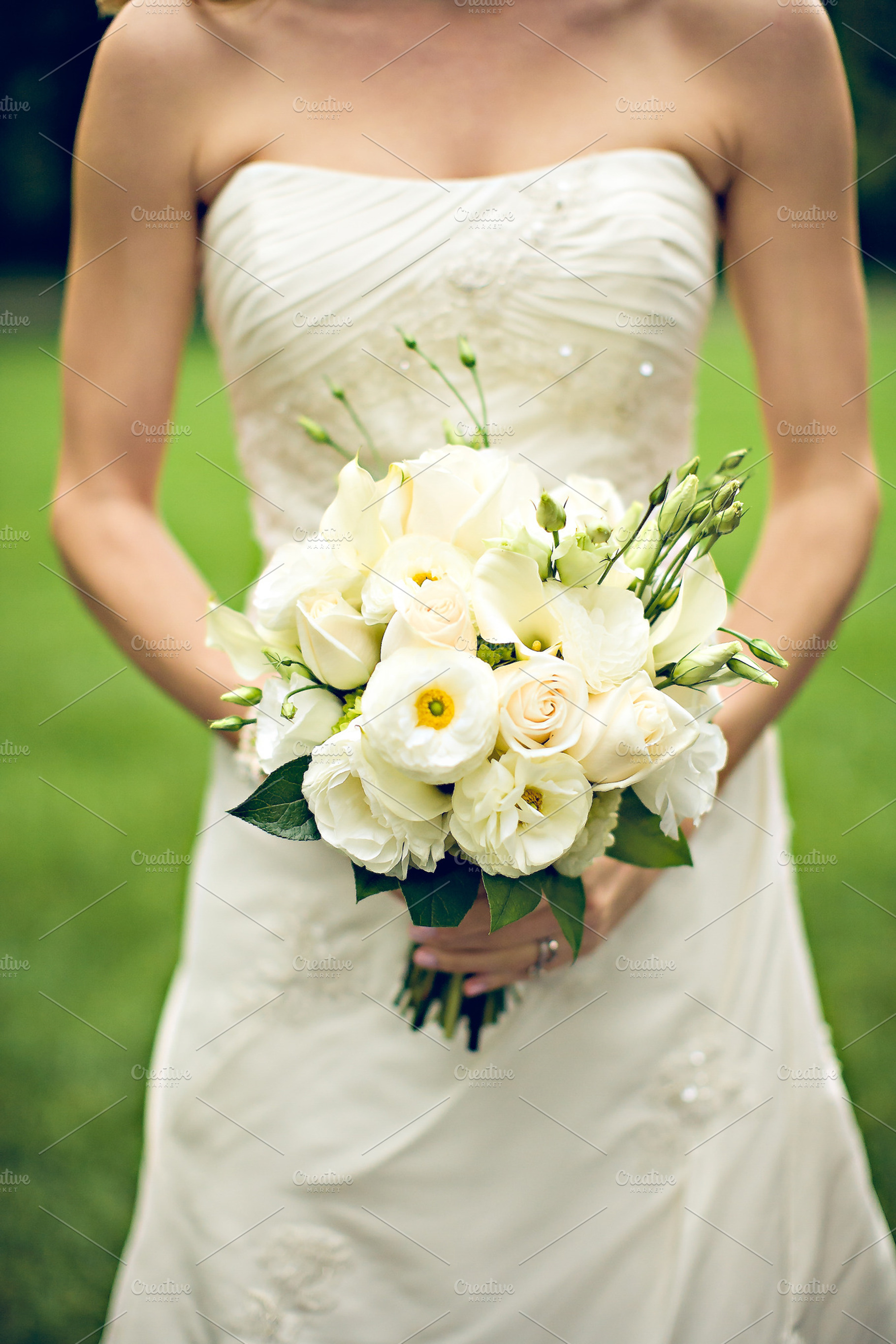 White flower bouquet, a Photo by Stocklane