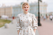 Woman Long-Sleeved Dress Mockup PSD, a Shirt Mockup by 1001 mockups (Thumbnail 8 of 9)