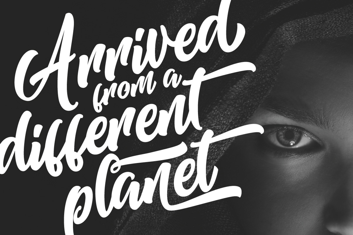 Mishaland Typeface preview 4