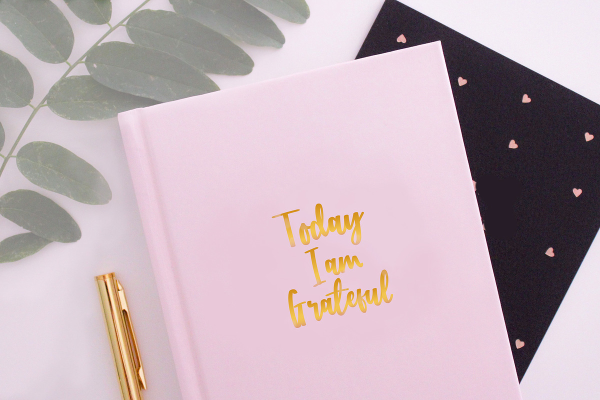 Catarina an Handwritten Font preview 5